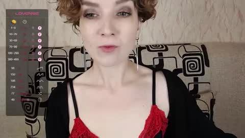 Snapshot of tinawincee chatting on 09.18.25 Tina online show from 09.18.25