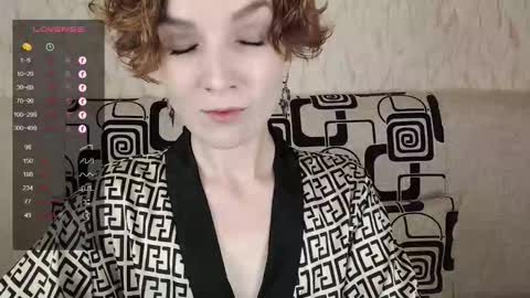 Snapshot of tinawincee chatting on 10.02.25 Tina online show from 10.02.25