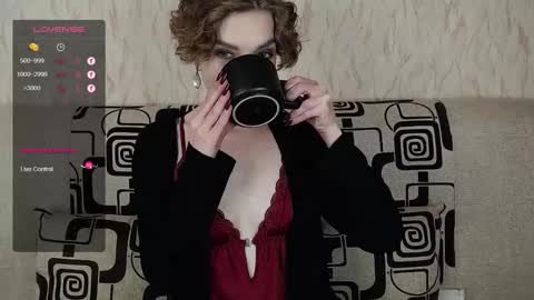 Snapshot of tinawincee chatting on 10.10.25 Tina online show from 10.10.25