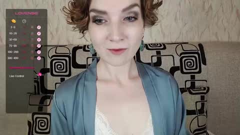 Snapshot of tinawincee chatting on 10.16.25 Tina online show from 10.16.25