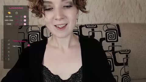 Snapshot of tinawincee chatting on 10.18.25 Tina online show from 10.18.25