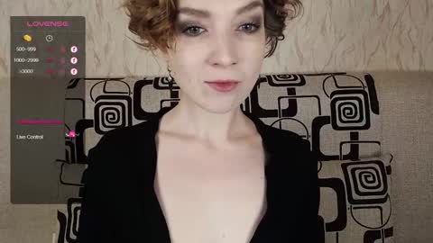 Snapshot of tinawincee chatting on 10.19.25 Tina online show from 10.19.25