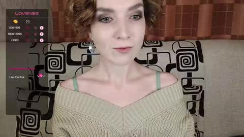 Snapshot of tinawincee chatting on 11.03.25 Tina online show from 11.03.25