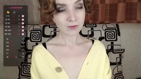 Snapshot of tinawincee chatting on 11.06.25 Tina online show from 11.06.25