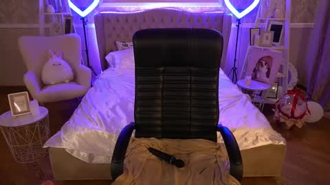 TinkerrBelll online show from 03.12.25