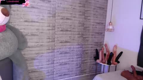 Tinna Goddess online show from 11.29.25