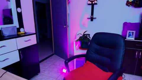 Snapshot of tinnadawson chatting on 01.08.25 I AM BELLA ----------- follow my IG TINNS 69 online show from 01.08.25