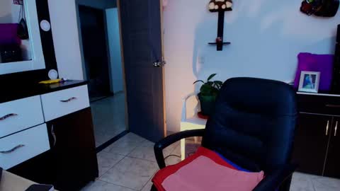 Snapshot of tinnadawson chatting on 01.14.25 I AM BELLA ----------- follow my IG TINNS 69 online show from 01.14.25