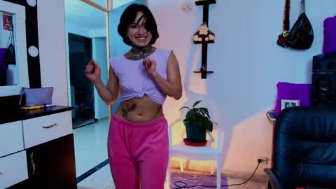 Snapshot of tinnadawson chatting on 01.15.25 I AM BELLA ----------- follow my IG TINNS 69 online show from 01.15.25