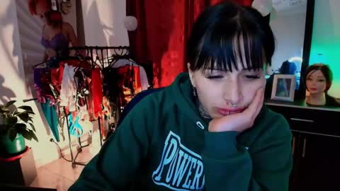 Snapshot of tinnadawson chatting on 11.21.25 I AM BELLA ----------- follow my IG TINNS 69 online show from 11.21.25