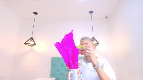 Snapshot of tinny_and_candy chatting on 03.09.25 TINNY AND CANDY online show from 03.09.25