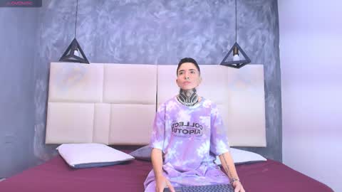 Snapshot of tinny_and_candy chatting on 10.17.25 TINNY AND CANDY online show from 10.17.25