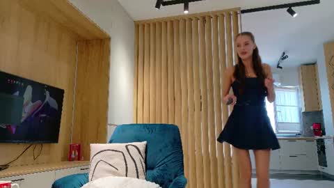 Snapshot of tiny_blush chatting on 06.19.26 Anne online show from 06.19.26