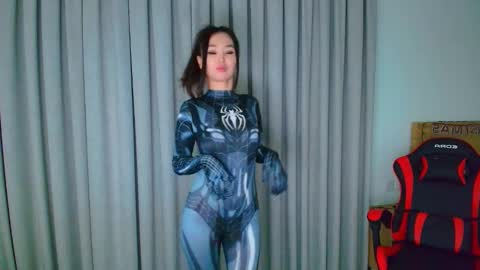 Snapshot of tiny_cute chatting on 01.11.25 Lia online show from 01.11.25