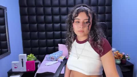 Snapshot of tiny_love_ chatting on 02.11.26 tiny online show from 02.11.26