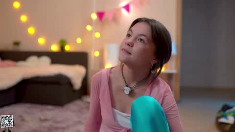 Snapshot of tiny_miracle chatting on 12.02.24 Lyssa online show from 12.02.24