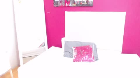 tiny_whore18 online show from 12.30.24