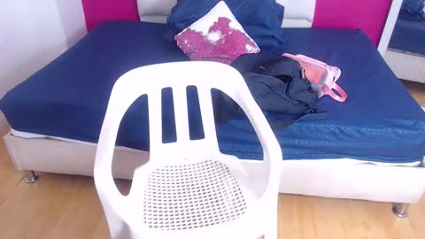 tiny_whore18 online show from 10.17.25