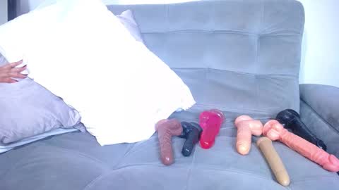 tiny_whore18 online show from 02.18.26