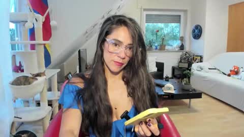 Snapshot of tiny_williams chatting on 09.11.25 Tiny online show from 09.11.25