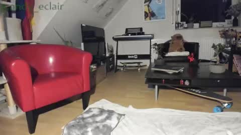 Snapshot of tiny_williams chatting on 09.28.25 Tiny online show from 09.28.25