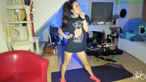 Snapshot of tiny_williams chatting on 12.16.25 Tiny online show from 12.16.25