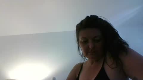 Snapshot of tinyassbossymilf chatting on 12.22.25 tinyassbossymilf online show from 12.22.25