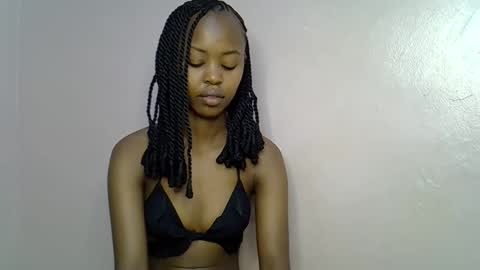 Snapshot of tinybarbie_ chatting on 11.01.25 Barbie online show from 11.01.25