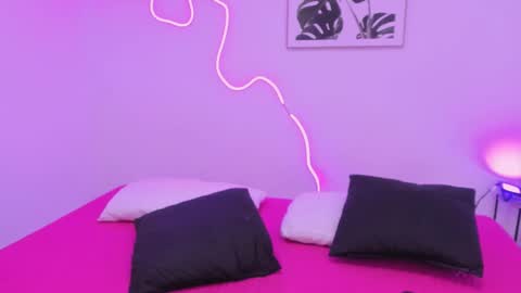 Snapshot of tinycurlqueen chatting on 12.15.25 TinyCurlQueen online show from 12.15.25