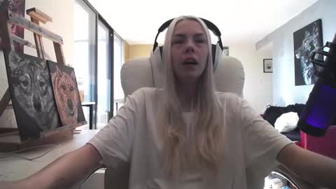 stage Kylie Sinner  brand CLITBAIT online show from 10.09.25