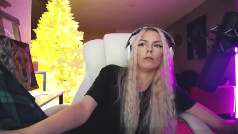 stage Kylie Sinner  brand CLITBAIT online show from 11.13.25