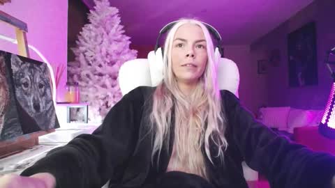 stage Kylie Sinner  brand CLITBAIT online show from 11.29.25