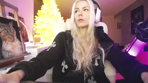 stage Kylie Sinner  brand CLITBAIT online show from 02.02.26