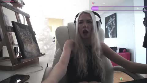 stage Kylie Sinner  brand CLITBAIT online show from 02.16.26