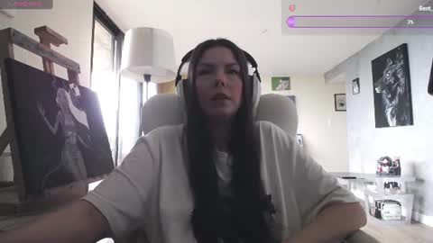 Snapshot of tinykylie chatting on 06.20.26 stage Kylie Sinner brand CLITBAIT online show from 06.20.26