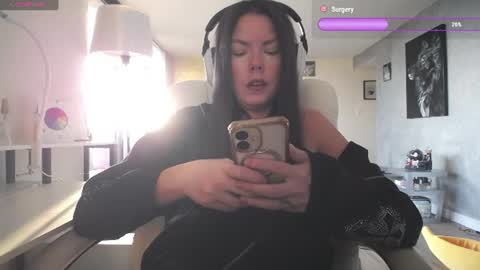 Snapshot of tinykylie chatting on 07.09.26 stage Kylie Sinner brand CLITBAIT online show from 07.09.26