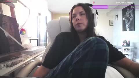 Snapshot of tinykylie chatting on 07.21.26 stage Kylie Sinner brand CLITBAIT online show from 07.21.26