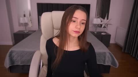 Snapshot of tinynataliee chatting on 12.15.25 tinynataliee online show from 12.15.25