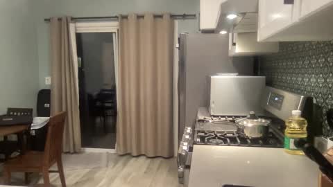 Snapshot of tlayne410 chatting on 02.19.25 tlayne410 online show from 02.19.25