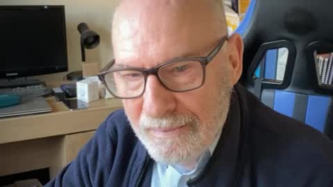 Snapshot of togbear chatting on 01.11.25 Togbear online show from 01.11.25