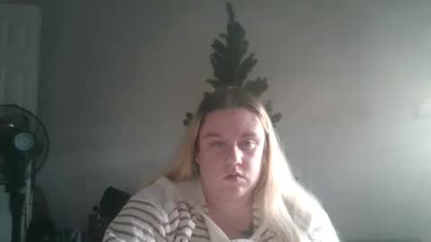 Snapshot of tokerqueen28 chatting on 12.15.25 tokerqueen28 online show from 12.15.25