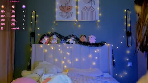 Snapshot of tokipokki chatting on 12.15.25 Toki online show from 12.15.25