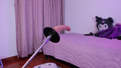   Independent model online show from 02.22.25