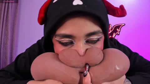   Independent model online show from 09.25.25