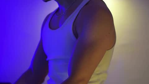 Snapshot of tokyo_oo chatting on 11.16.25 tokyo_oo online show from 11.16.25