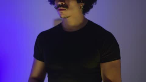 Snapshot of tokyo_oo chatting on 11.18.25 tokyo_oo online show from 11.18.25