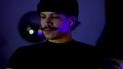 Snapshot of tokyo_oo chatting on 12.19.25 tokyo_oo online show from 12.19.25