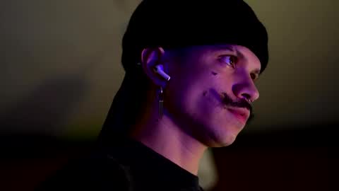 Snapshot of tokyo_oo chatting on 12.21.25 tokyo_oo online show from 12.21.25