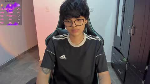 Snapshot of tokyo_uwu chatting on 01.16.25 sofi 3 online show from 01.16.25