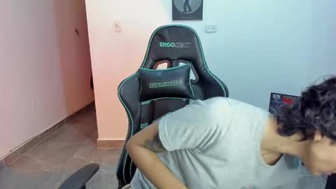 Snapshot of tokyo_uwu chatting on 02.19.25 sofi 3 online show from 02.19.25